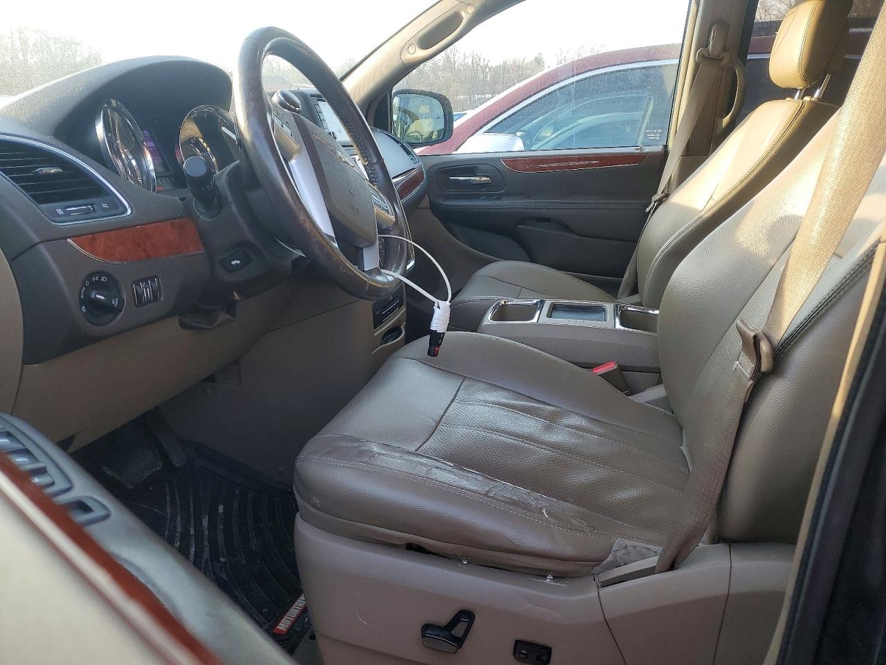 2013 CHRYSLER TOWN & COUNTRY TOURING L photo 7