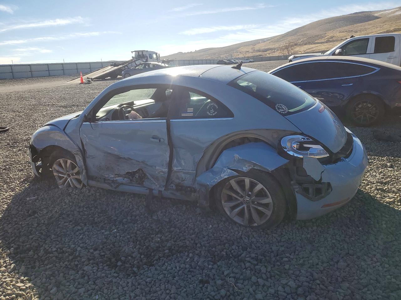 2014 VOLKSWAGEN BEETLE photo 2