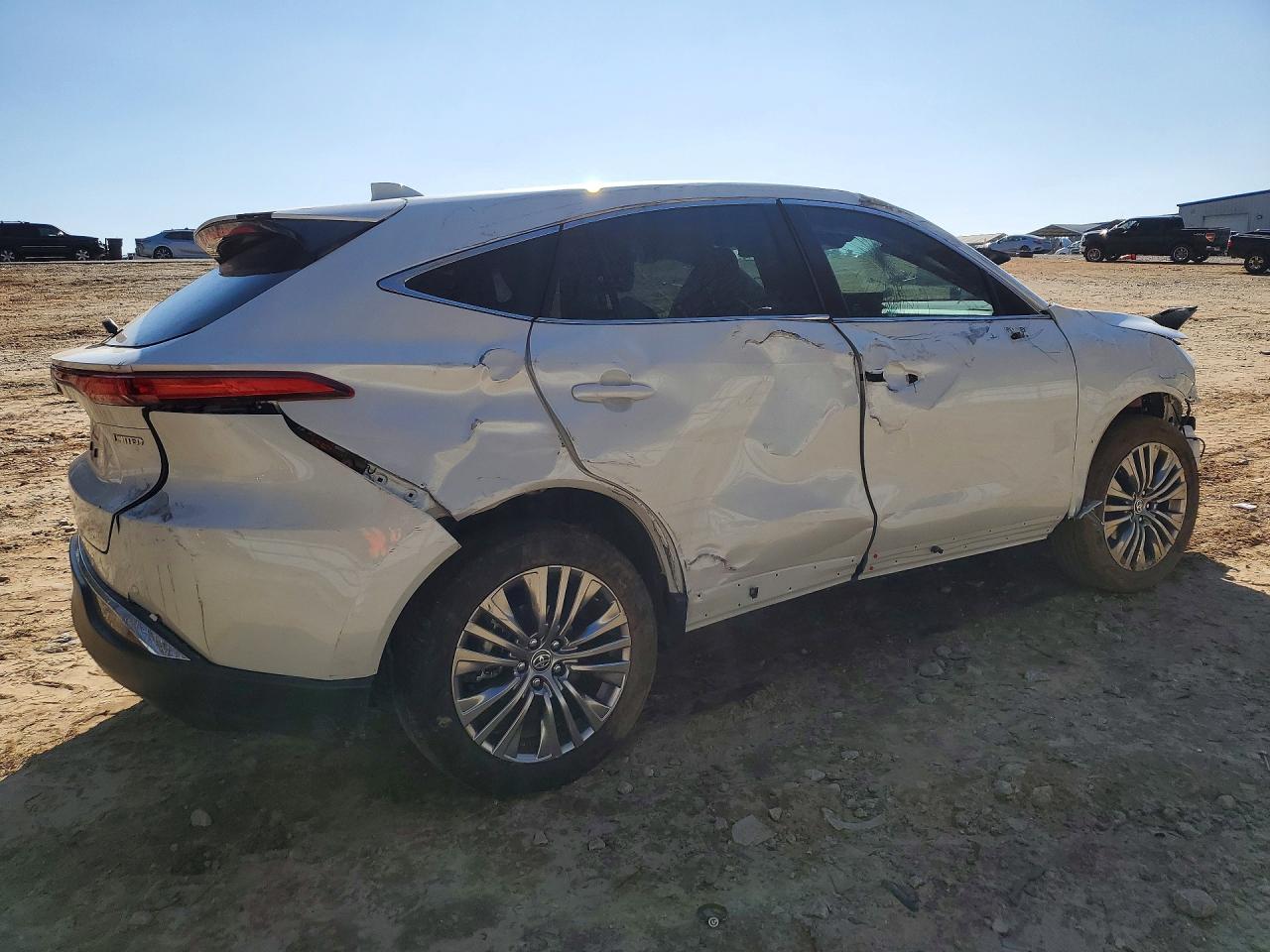 2024 TOYOTA VENZA photo 5