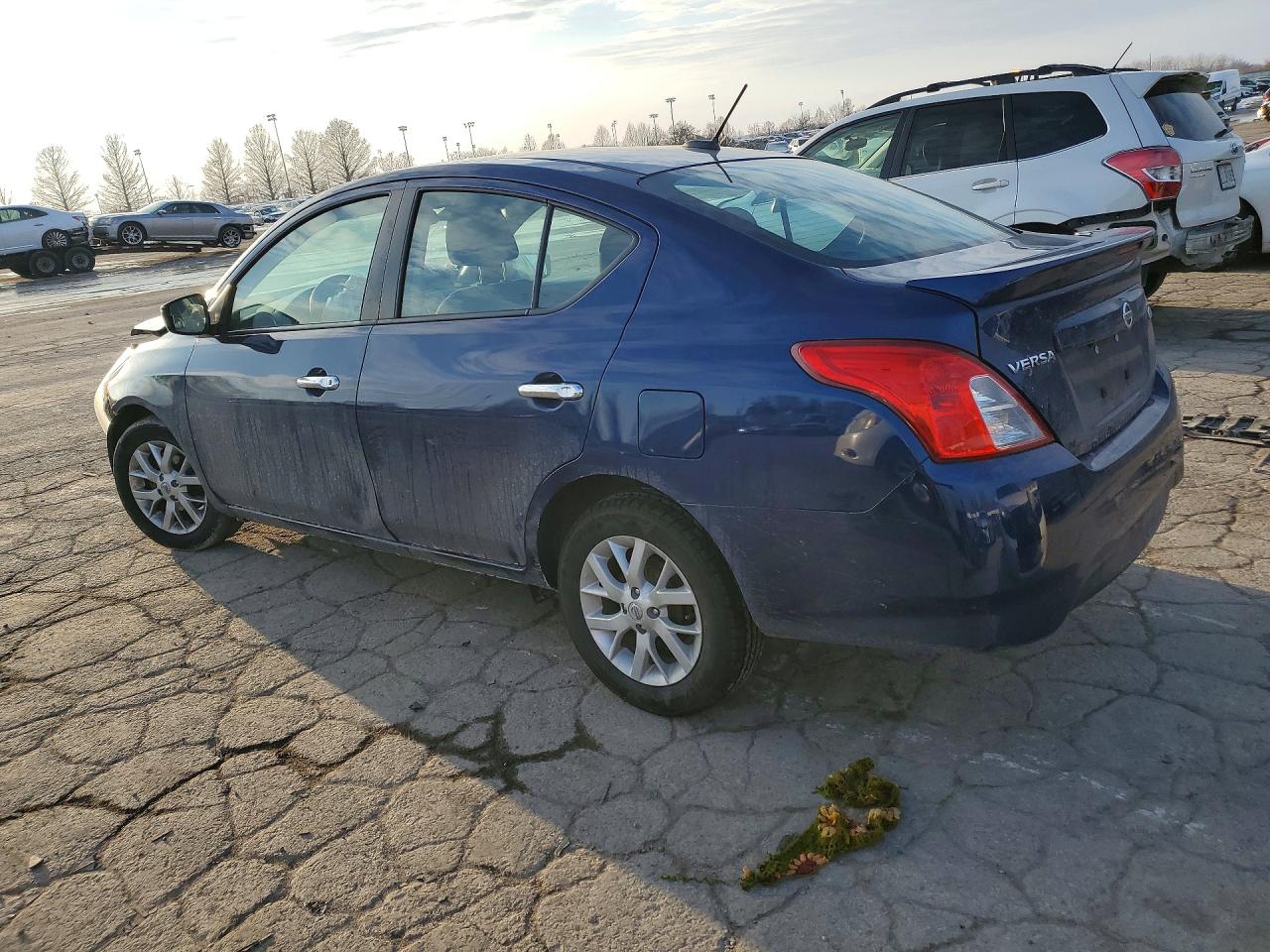 2018 NISSAN VERSA SV photo 4