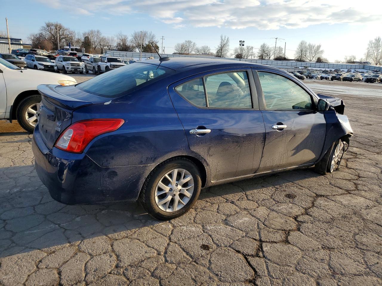 2018 NISSAN VERSA SV photo 7