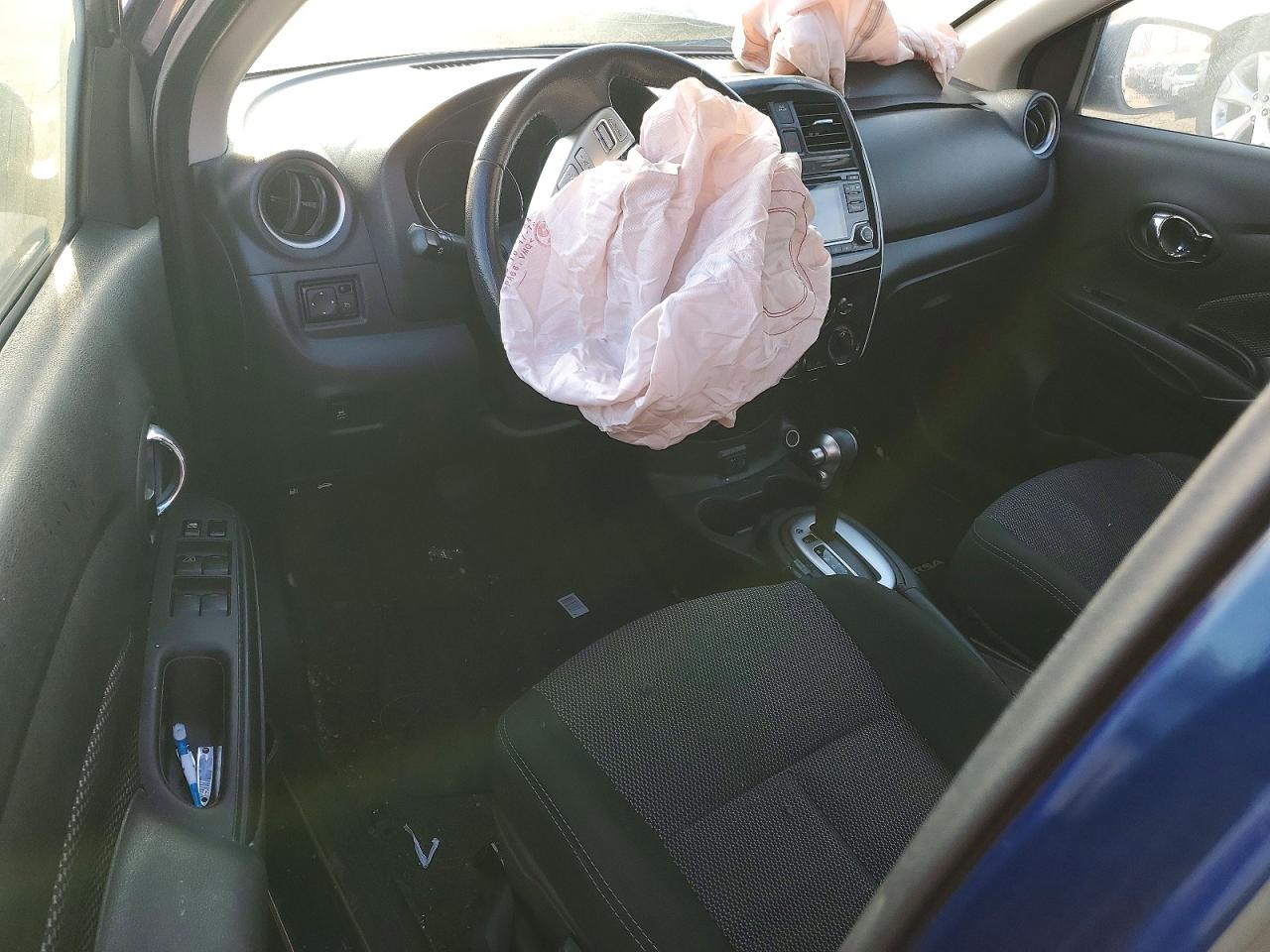 2018 NISSAN VERSA SV photo 22
