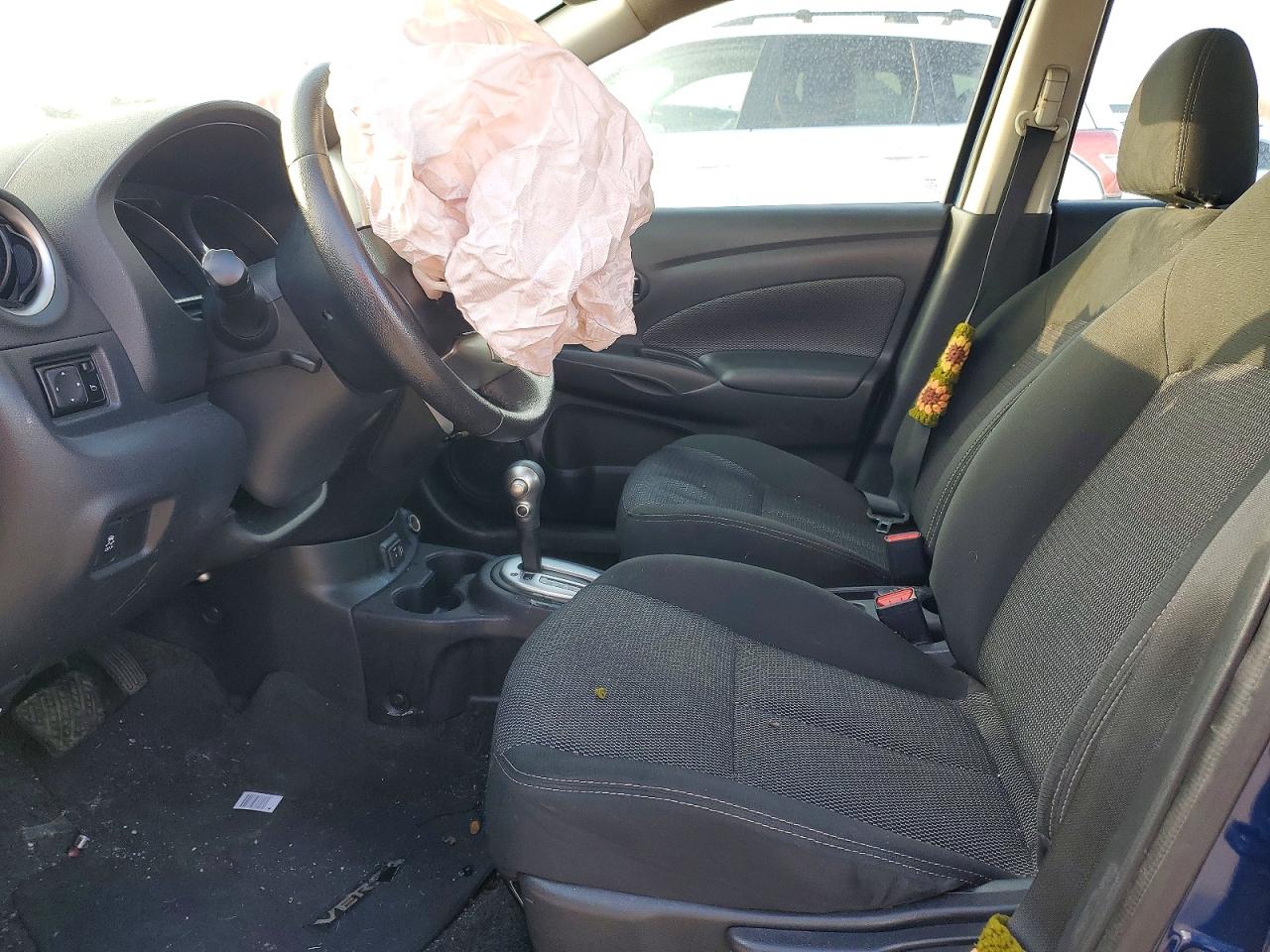 2018 NISSAN VERSA SV photo 19