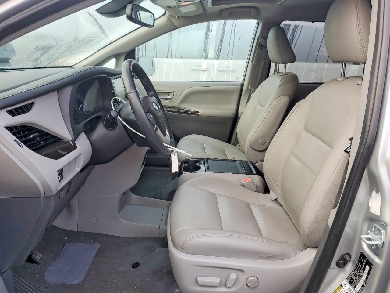 2020 TOYOTA SIENNA photo 7