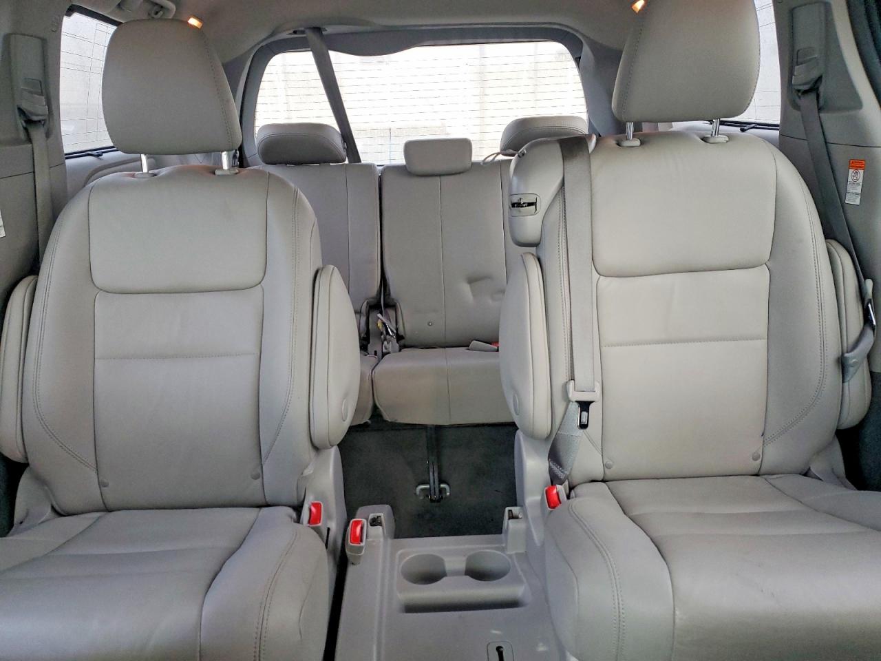 2020 TOYOTA SIENNA photo 10