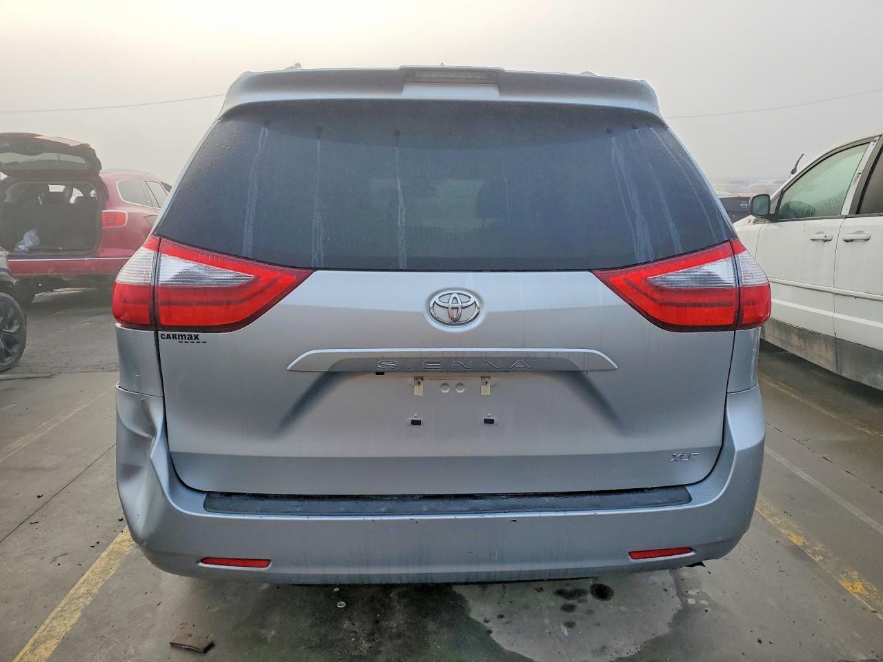 2020 TOYOTA SIENNA photo 6