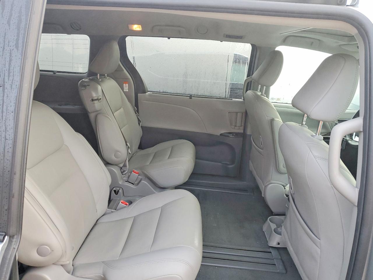 2020 TOYOTA SIENNA photo 11