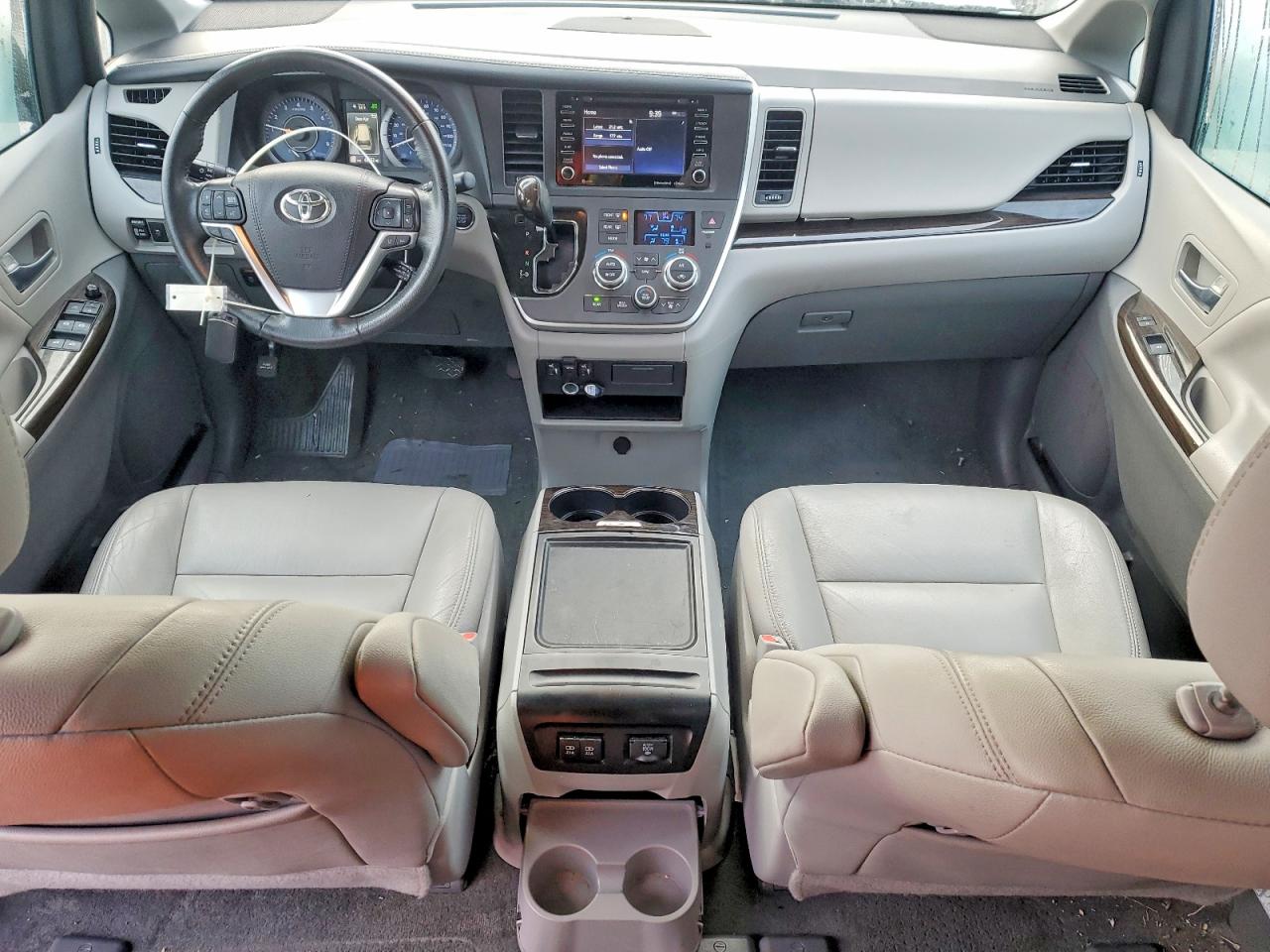 2020 TOYOTA SIENNA photo 8