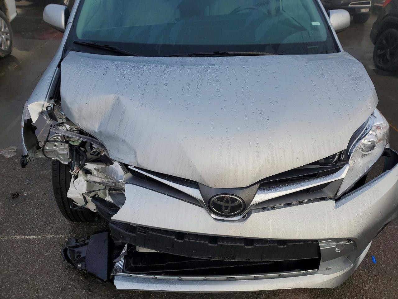 2020 TOYOTA SIENNA photo 12