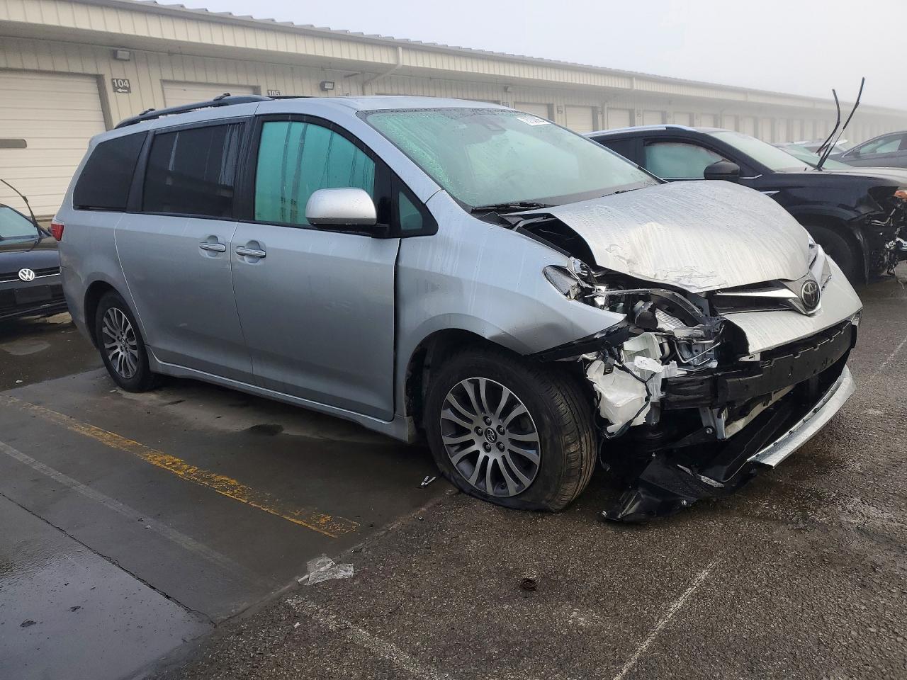 2020 TOYOTA SIENNA photo 4