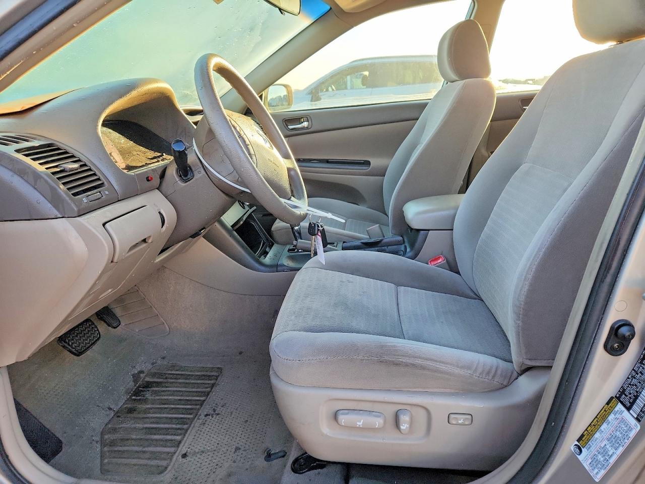 2005 TOYOTA CAMRY LE photo 13