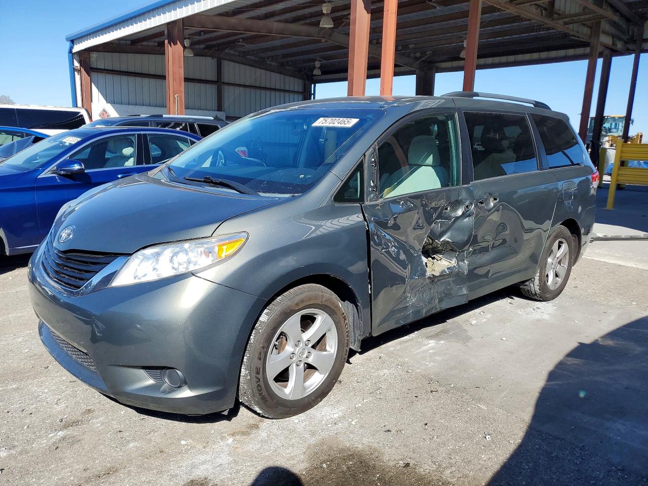 2014 TOYOTA SIENNA