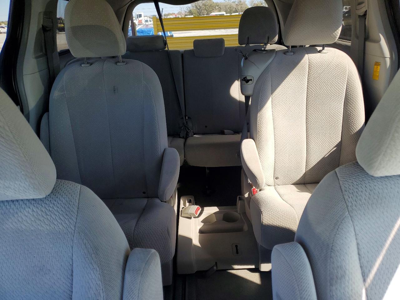 2014 TOYOTA SIENNA LE photo 19
