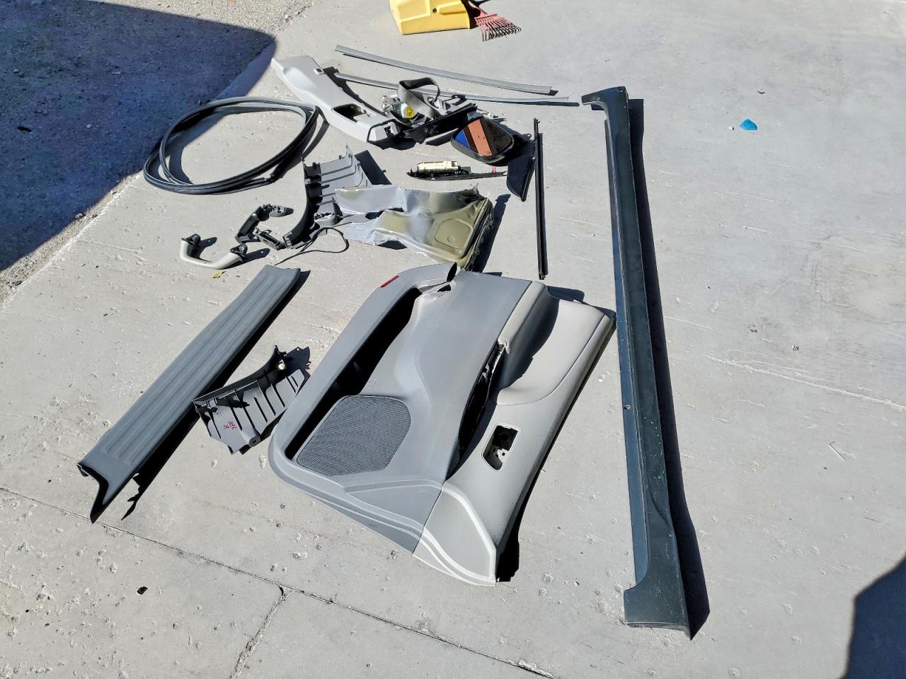 2014 TOYOTA SIENNA LE photo 25