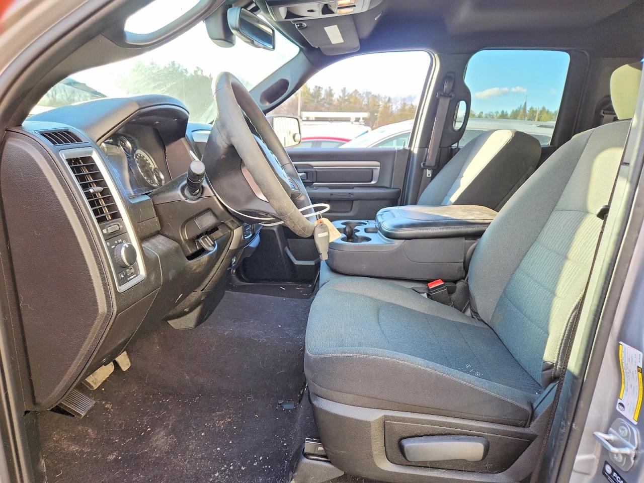 2022 RAM 1500 CLASSIC SLT photo 7