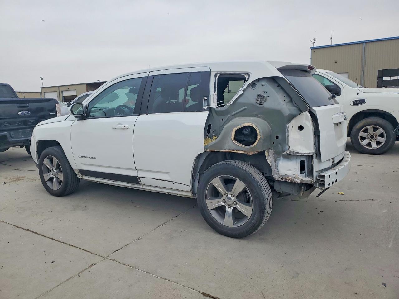 2017 JEEP COMPASS LATITUDE photo 2