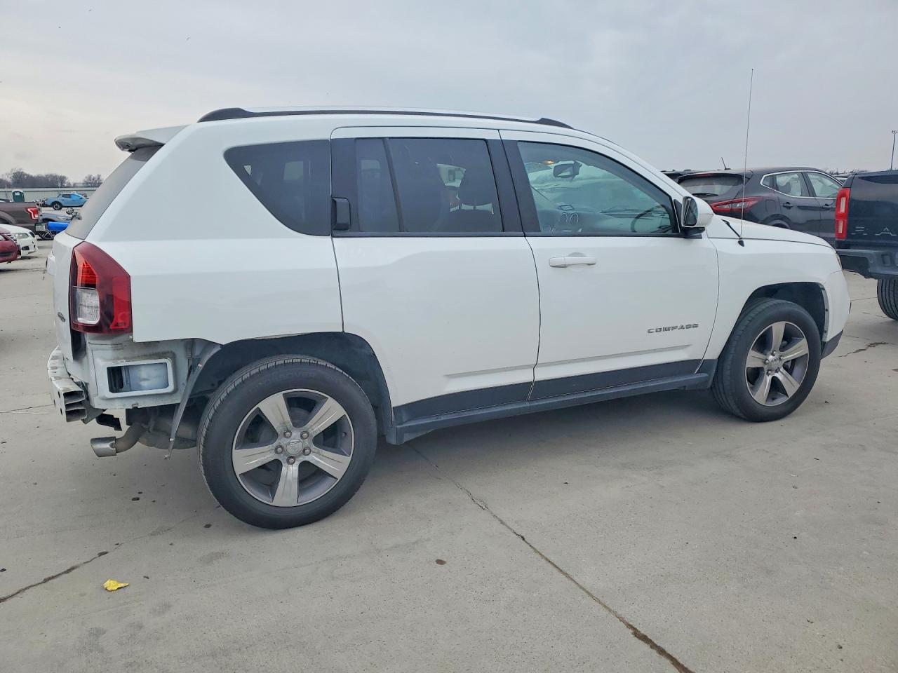 2017 JEEP COMPASS LATITUDE photo 3