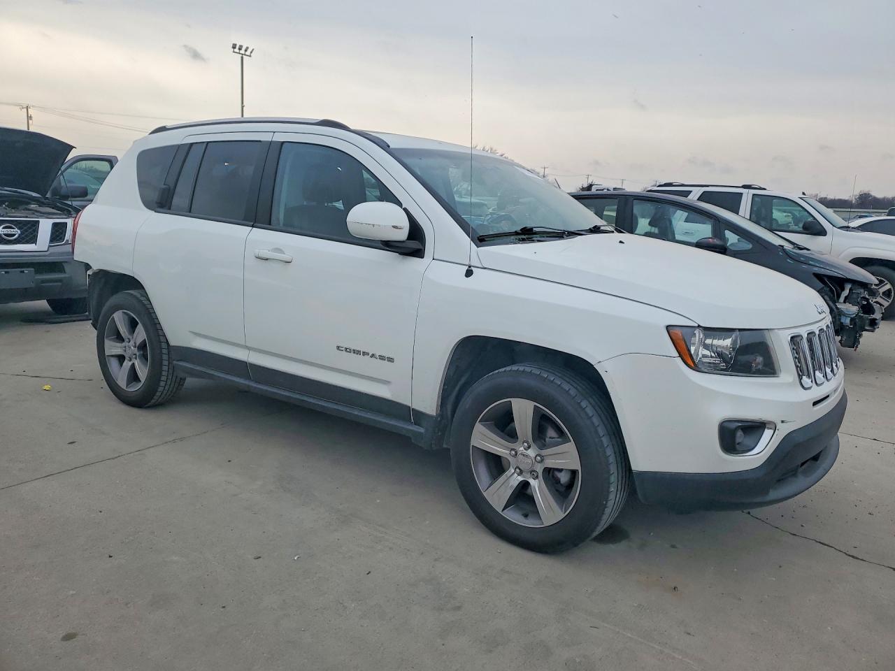 2017 JEEP COMPASS LATITUDE photo 4