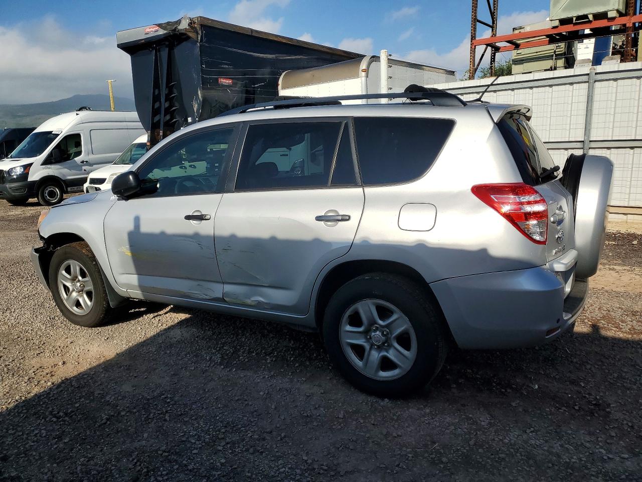 2011 TOYOTA RAV4 photo 2