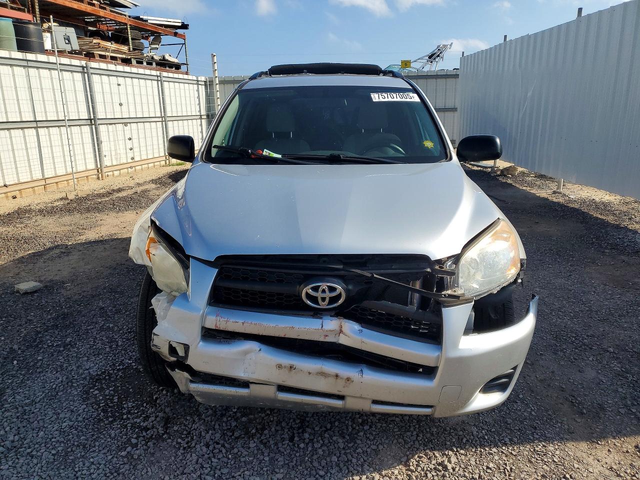 2011 TOYOTA RAV4 photo 5