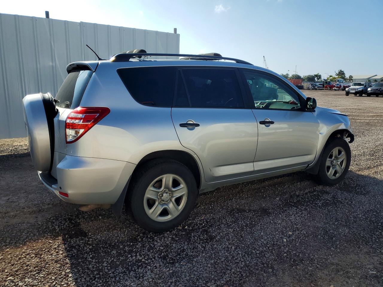 2011 TOYOTA RAV4 photo 3