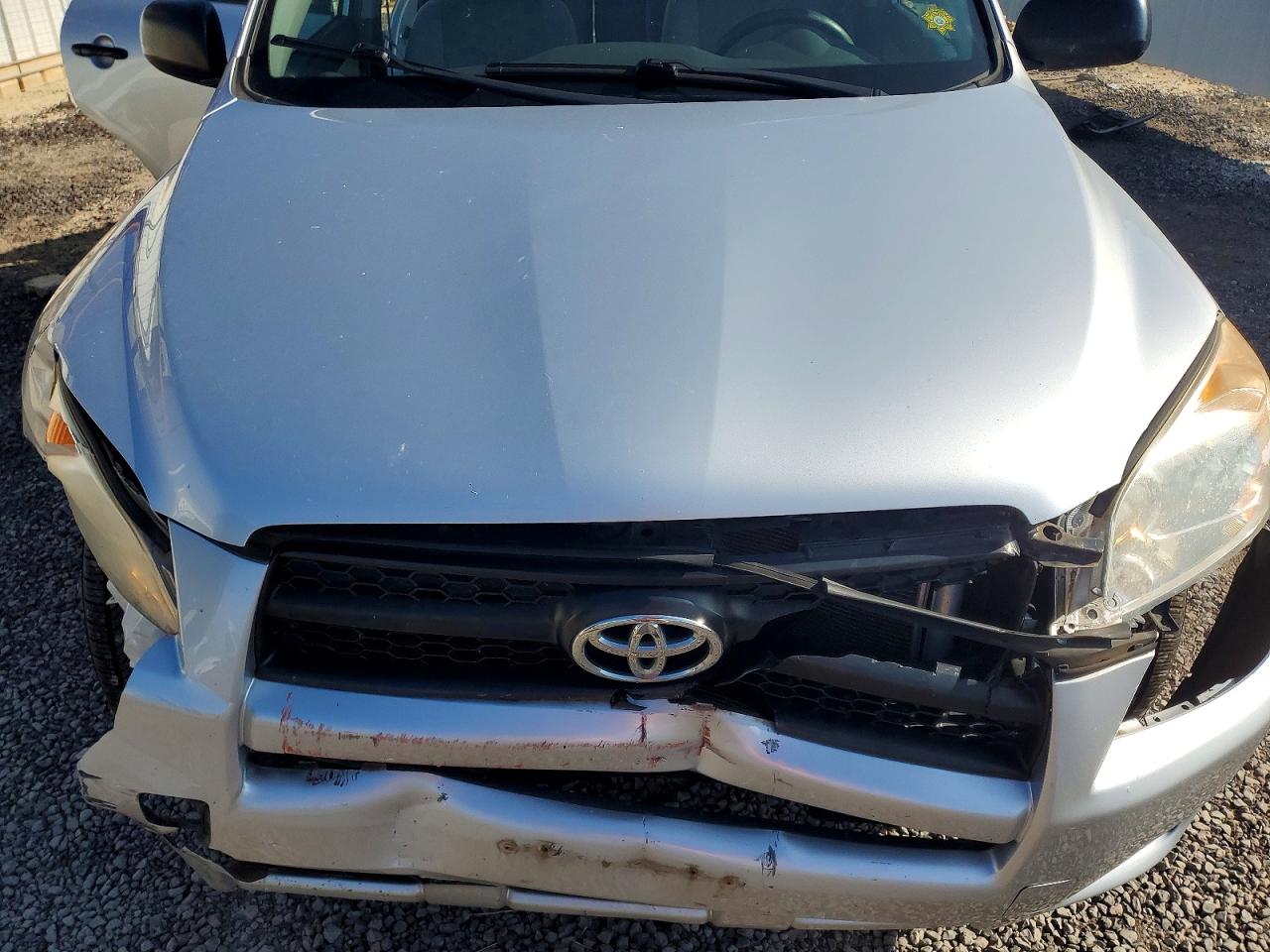 2011 TOYOTA RAV4 photo 12