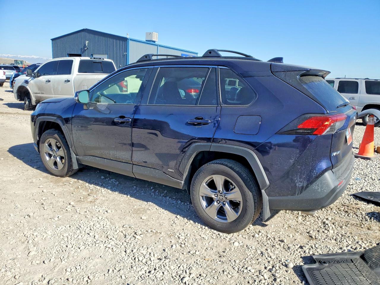 2025 TOYOTA RAV4 XLE photo 2