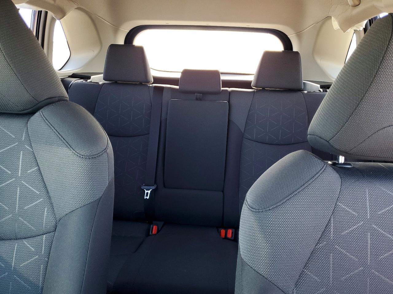 2025 TOYOTA RAV4 XLE photo 10