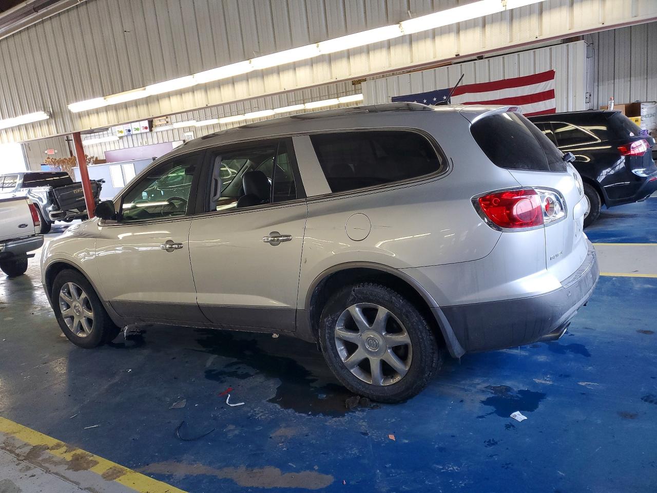 2009 BUICK ENCLAVE CXL photo 2