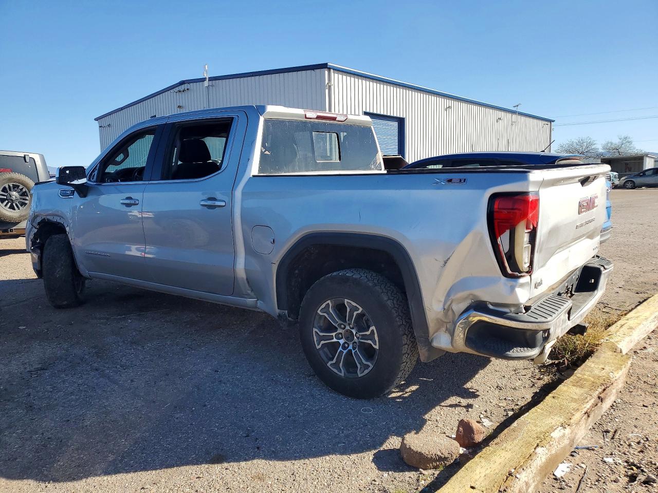 2020 GMC SIERRA K1500 SLE photo 2