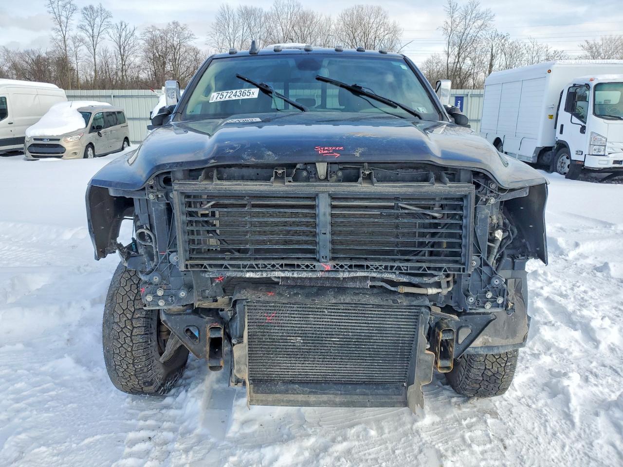 2022 RAM 3500 LARAMIE photo 9