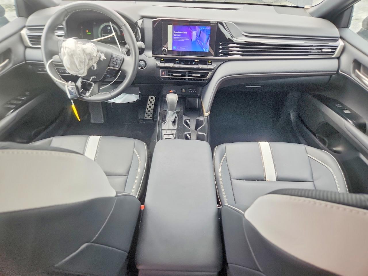 2025 TOYOTA CAMRY XSE photo 8