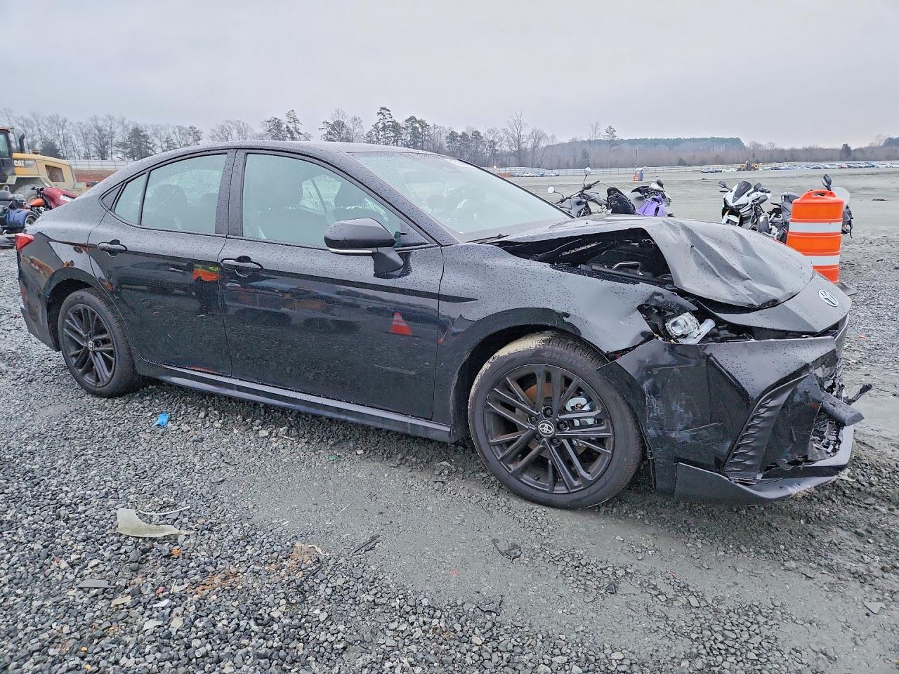 2025 TOYOTA CAMRY XSE photo 4