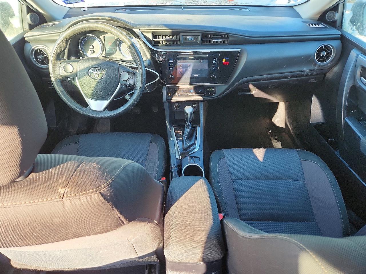 2018 TOYOTA COROLLA L photo 8