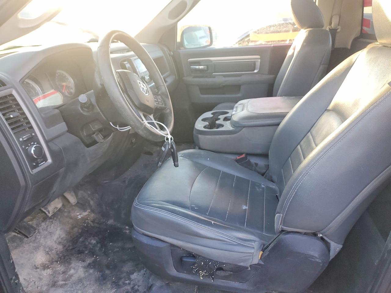 2016 RAM 1500 ST photo 13