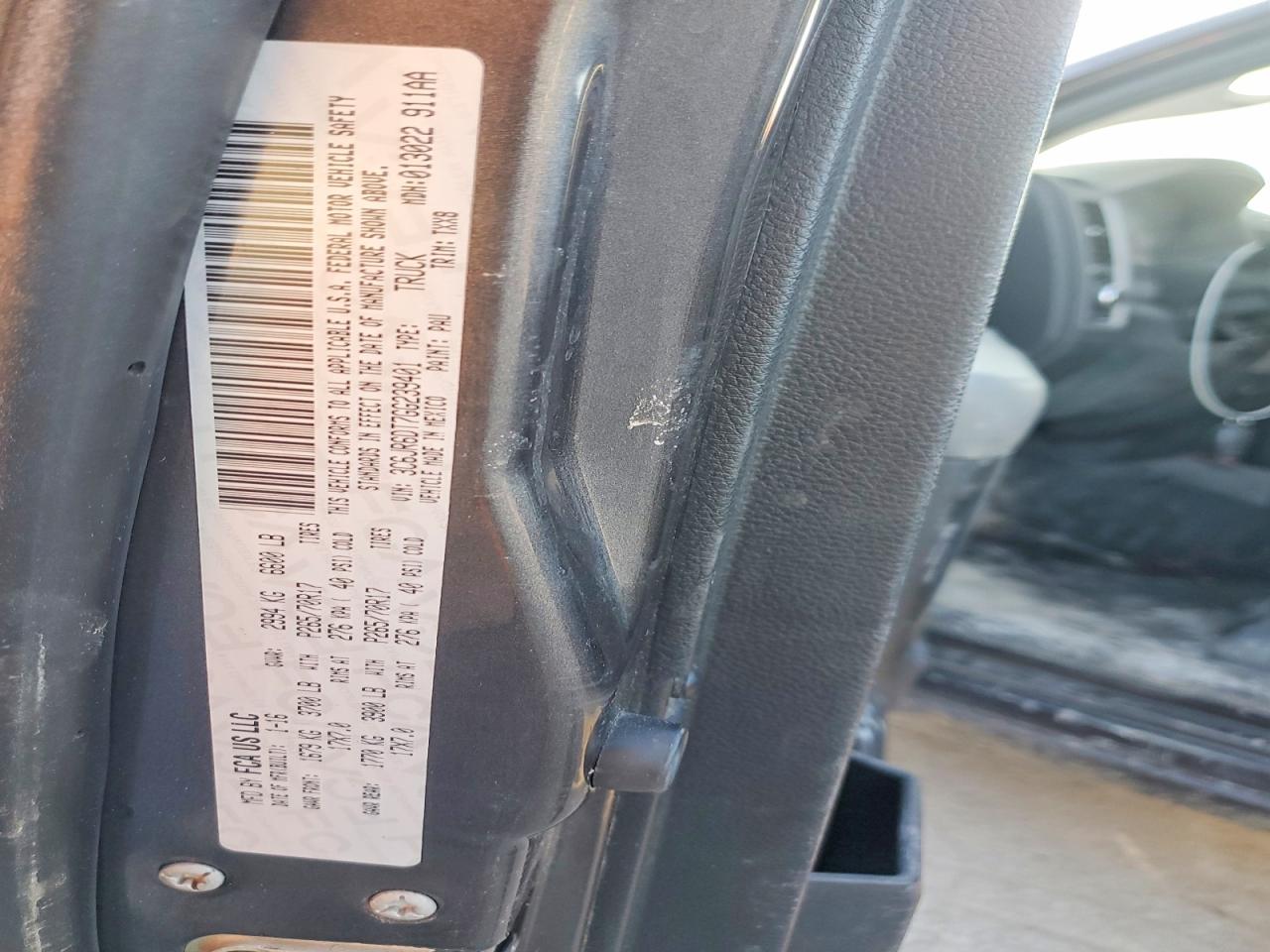 2016 RAM 1500 ST photo 23