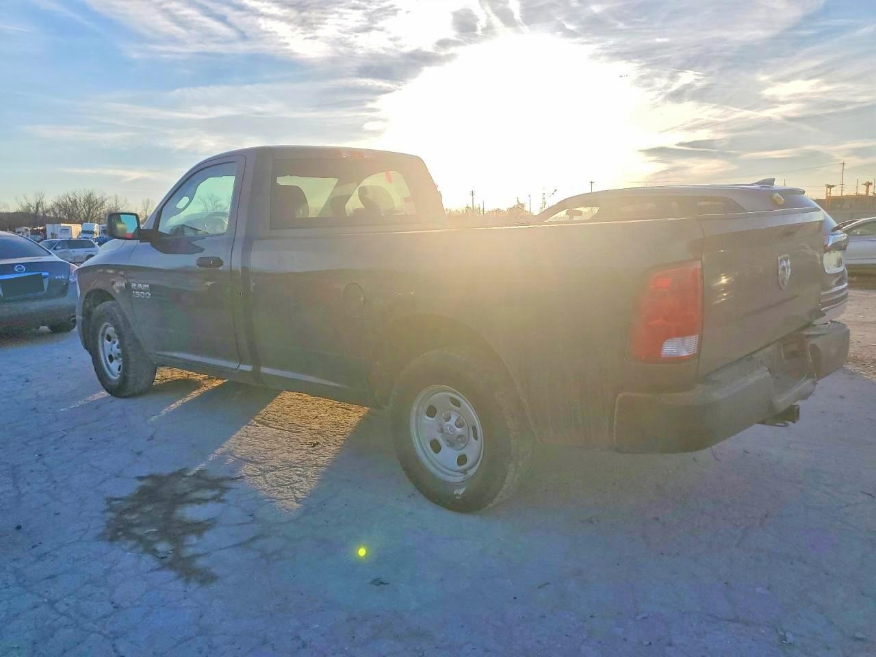 2016 RAM 1500 ST photo 3