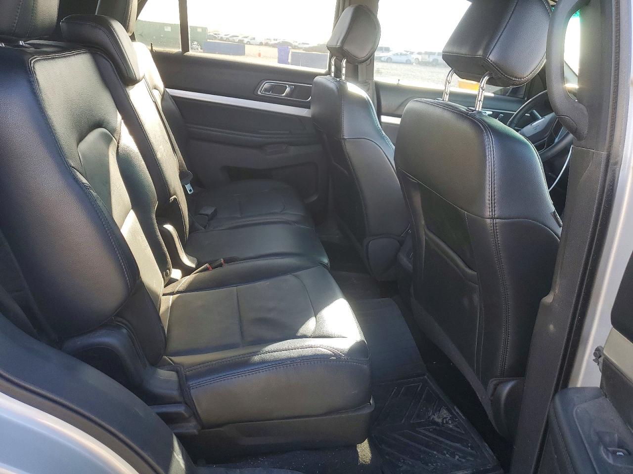 2017 FORD EXPLORER XLT photo 31