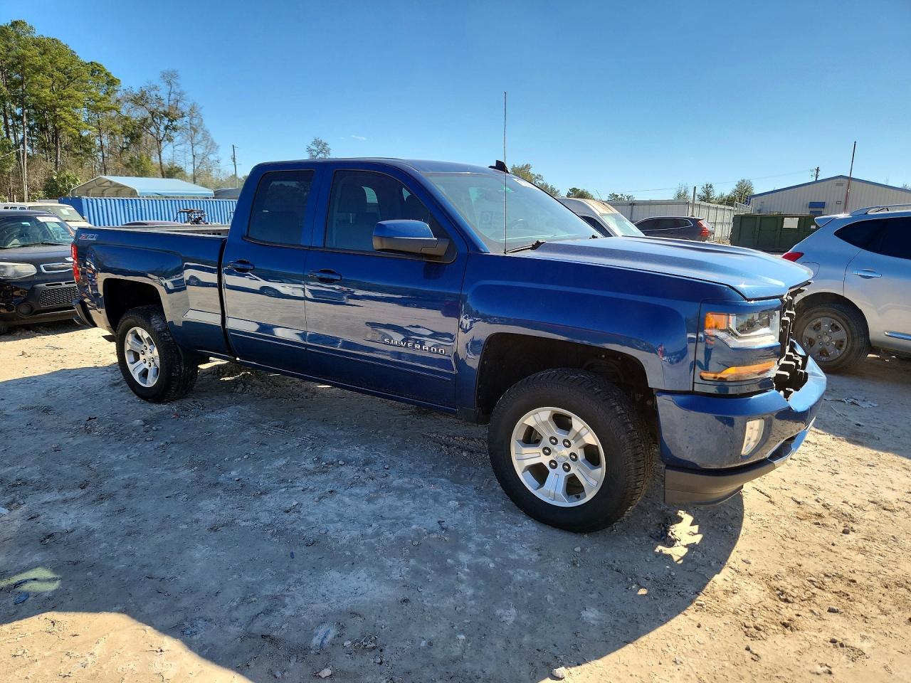 2017 CHEVROLET SILVERADO K1500 LT photo 7
