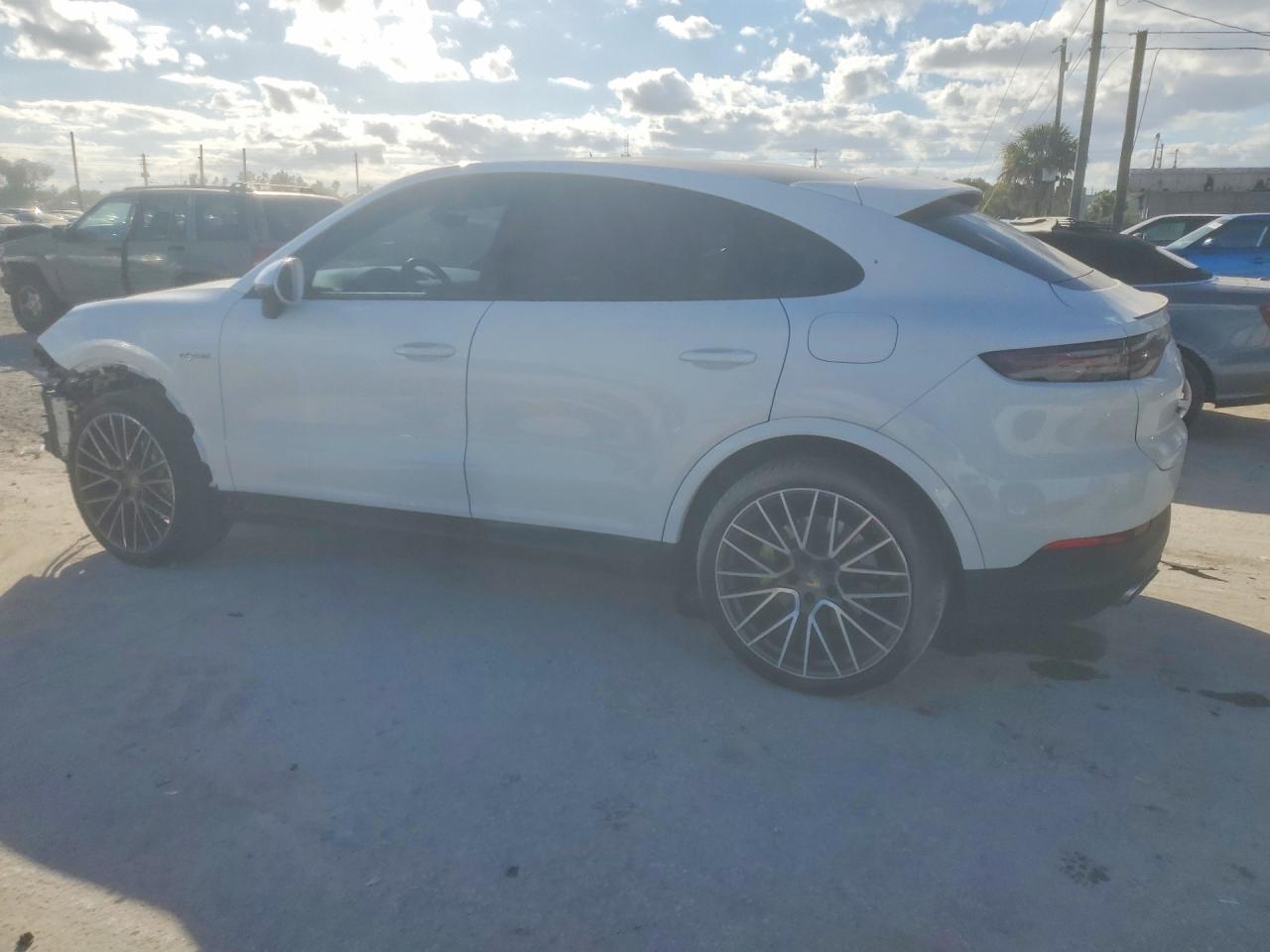 2022 PORSCHE CAYENNE E HYBRID COUPE photo 5