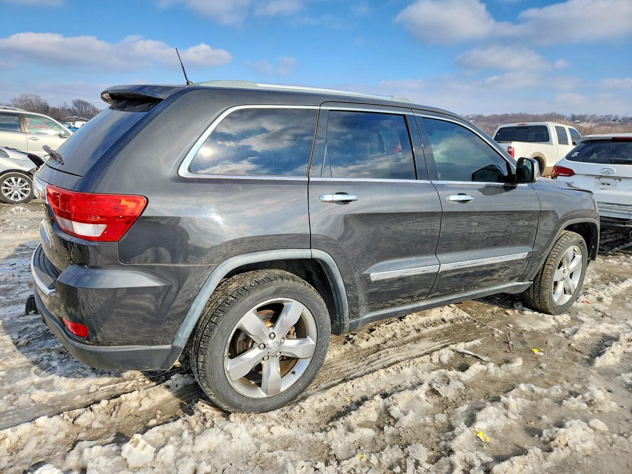 2011 JEEP GRAND CHEROKEE OVERLAND photo 3