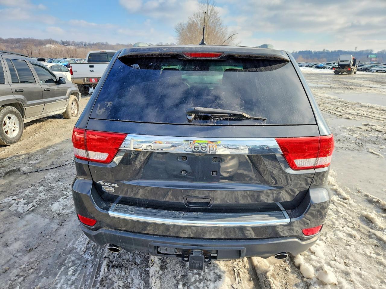 2011 JEEP GRAND CHEROKEE OVERLAND photo 6