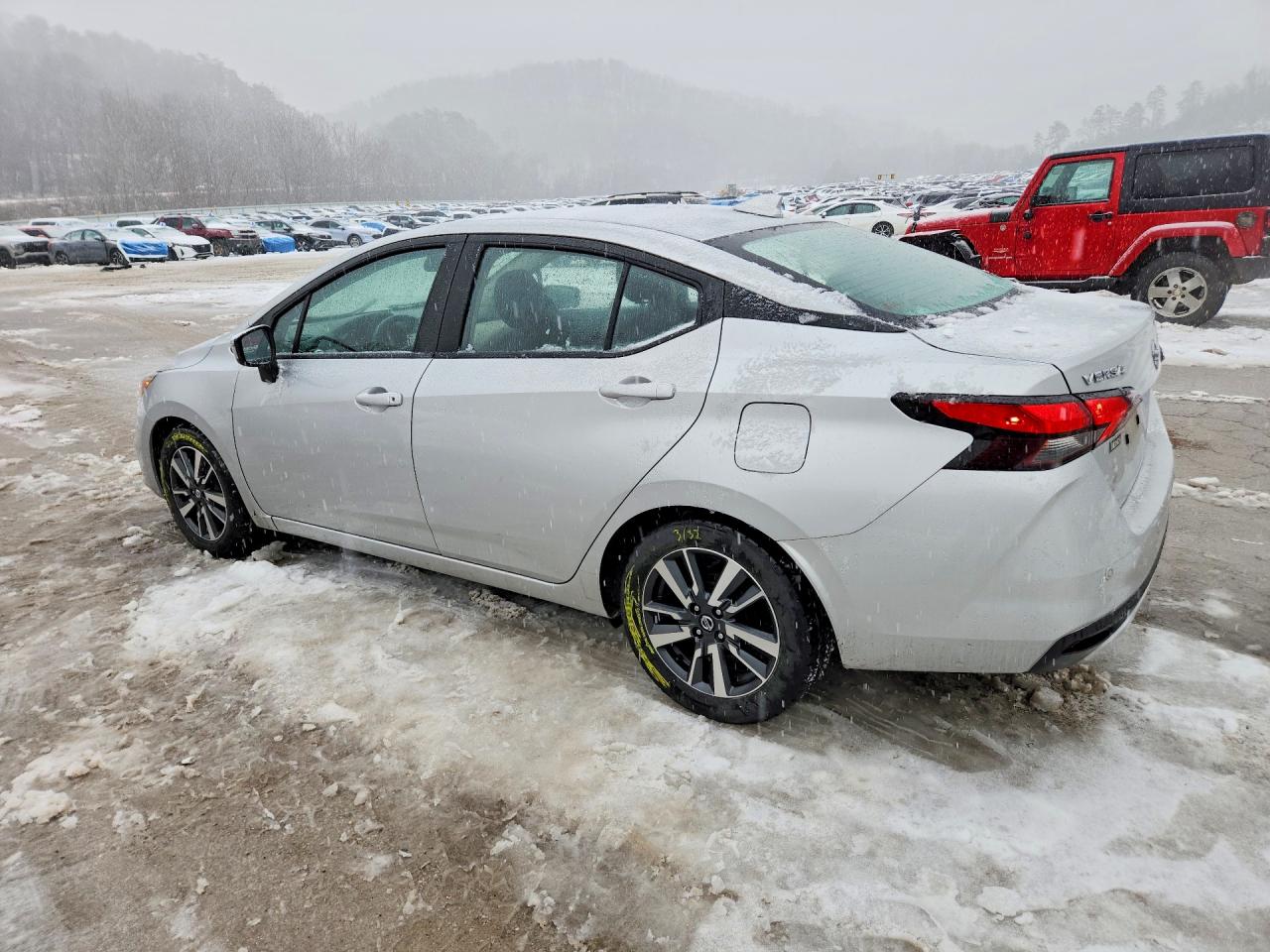 2021 NISSAN VERSA SV photo 4