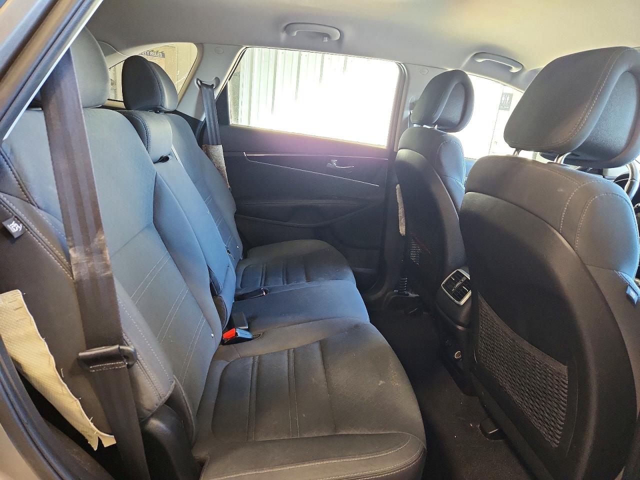 2016 KIA SORENTO LX photo 21