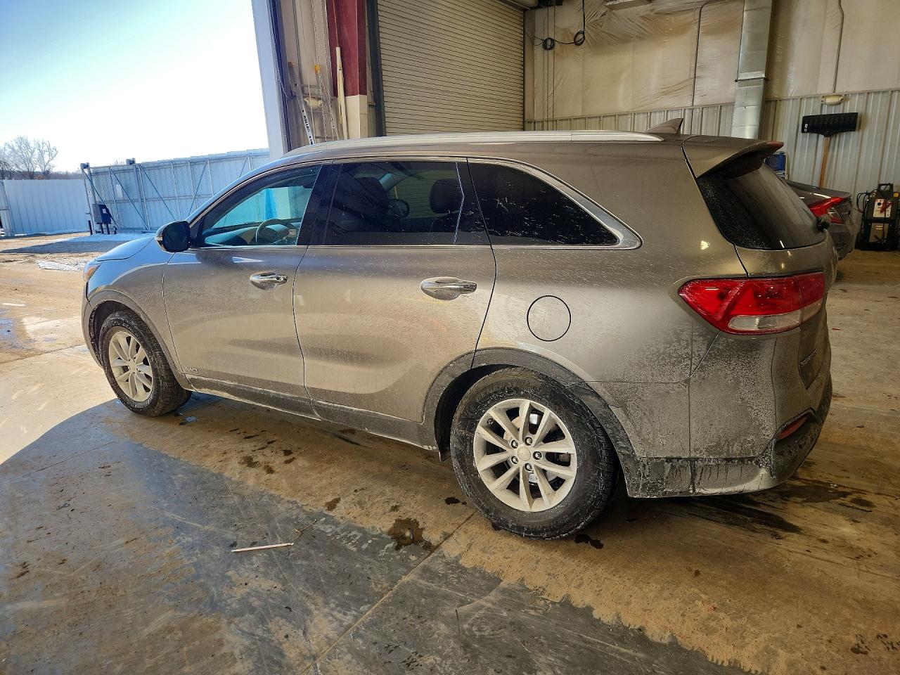 2016 KIA SORENTO LX photo 3
