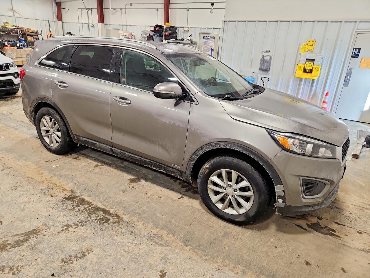 2016 KIA SORENTO LX photo 7