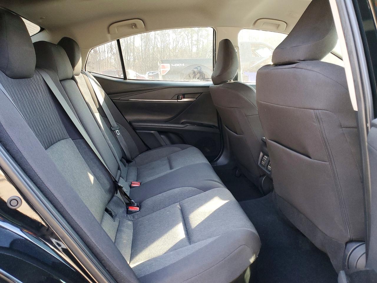 2025 TOYOTA CAMRY LE photo 19