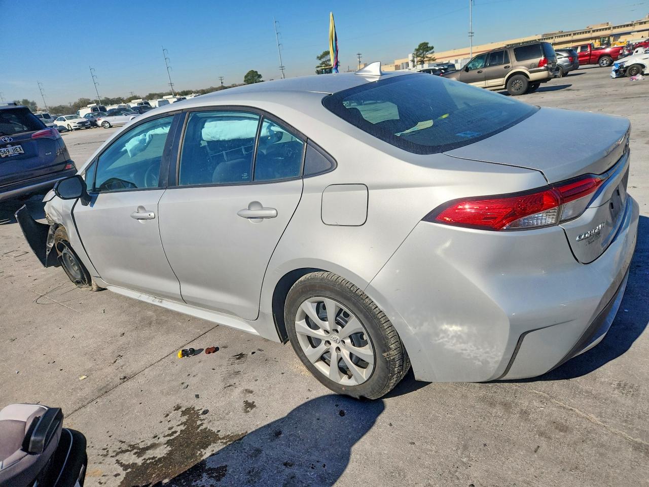2021 TOYOTA COROLLA LE photo 2
