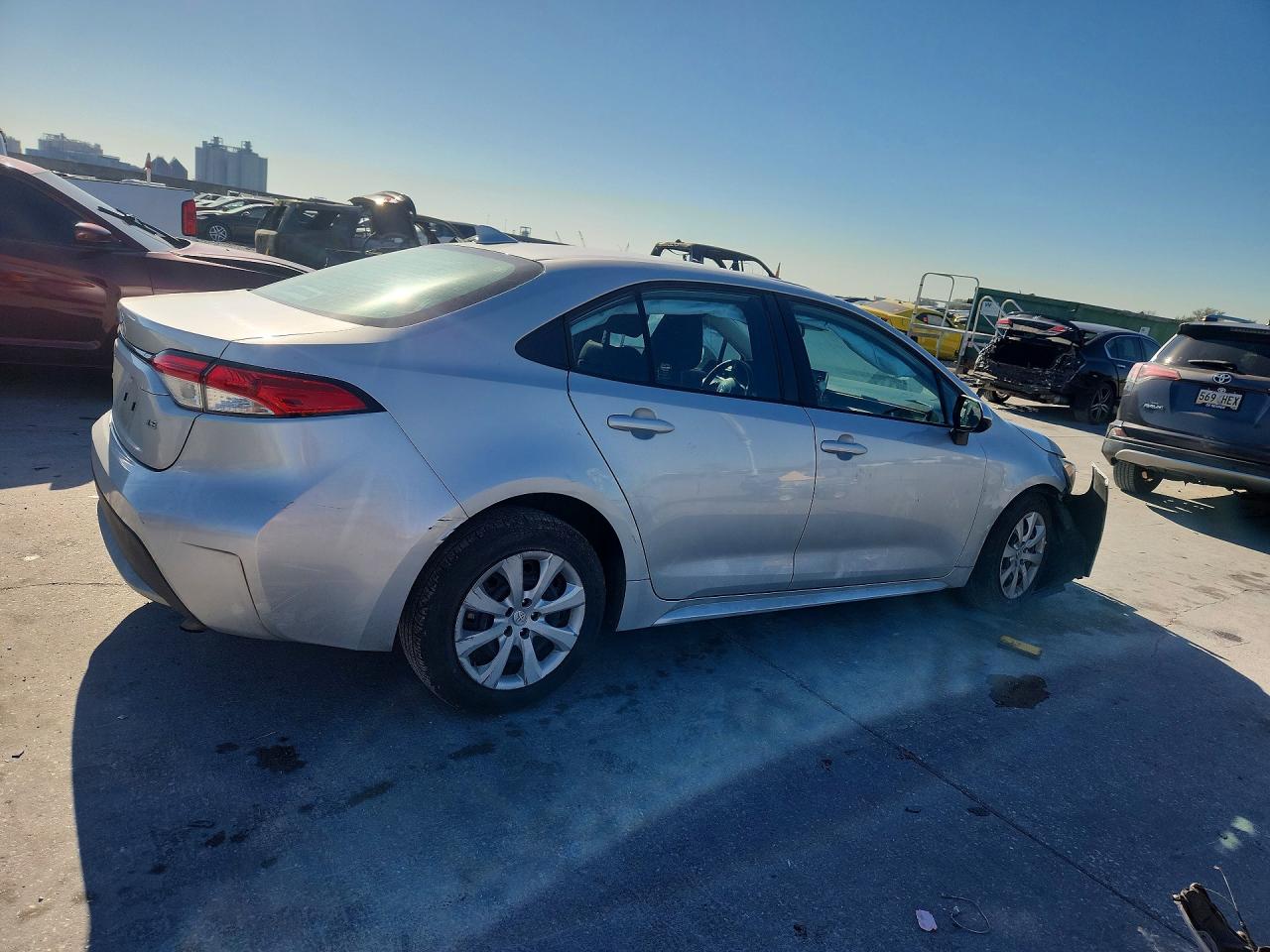 2021 TOYOTA COROLLA LE photo 3