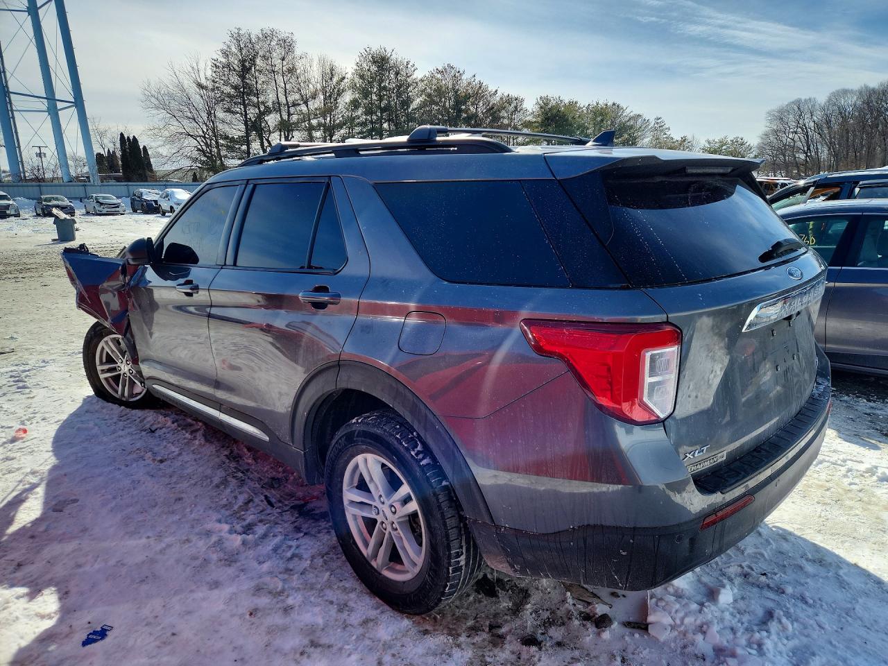 2021 FORD EXPLORER XLT photo 4